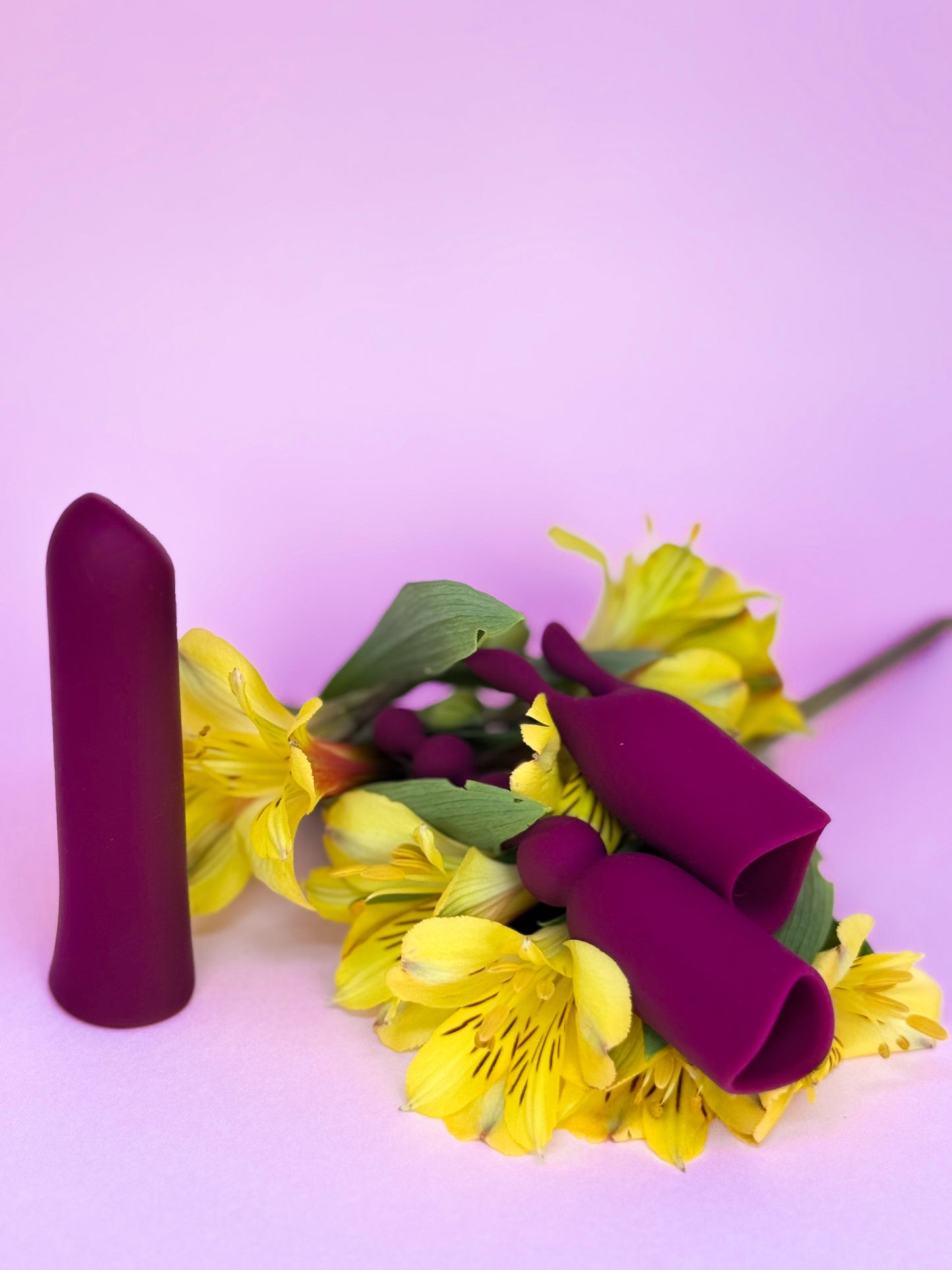 Vibrador Bullet Love Stick - 12 Modos de Vibrações e 2 Capas Estimuladoras de Modelos Diferente