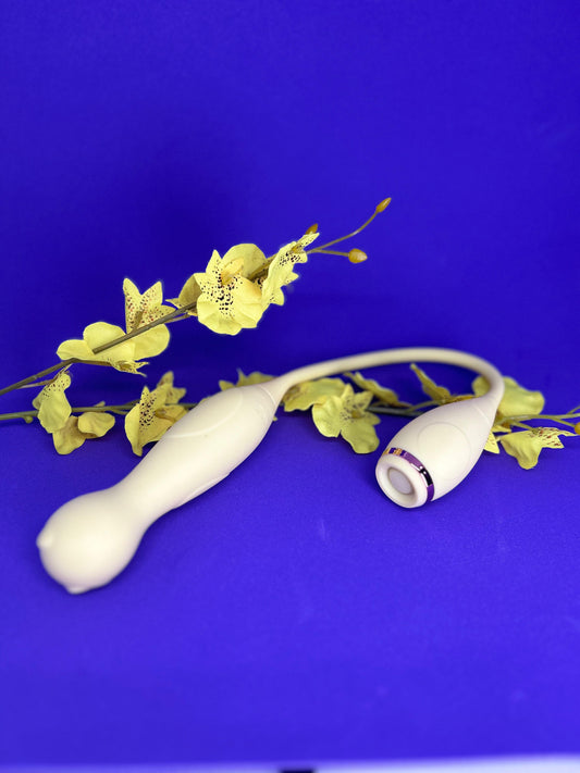 Vibrador duplo. Flexível e confortável. Recarregável, com 10 modos de vibração e